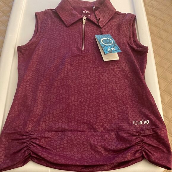 Nivo NWT 1/4 zip Sleeveless Berry Performance Top. Woman size XS. - Picture 1 of 8